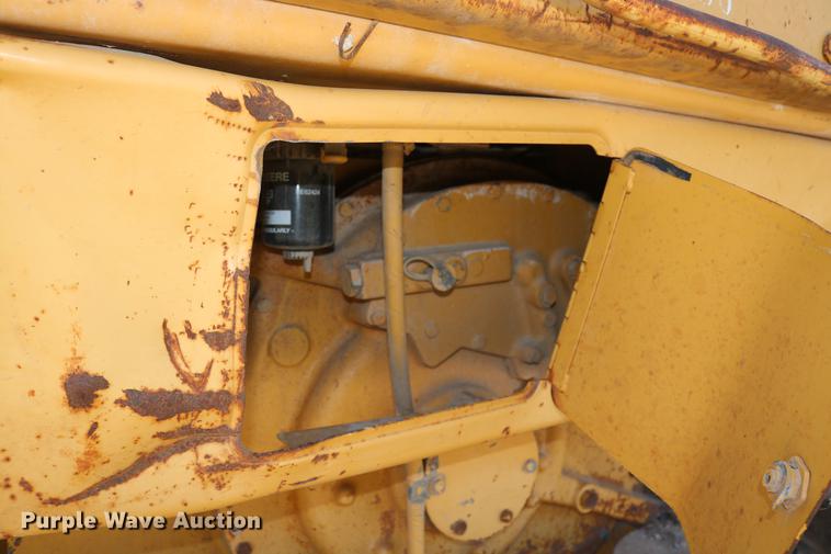 image for item DD8248 1999 Caterpillar 561M pipelayer