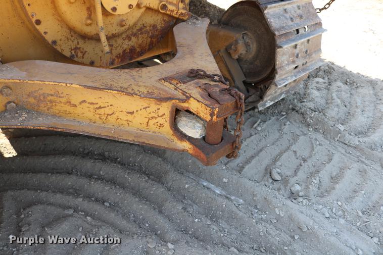 image for item DD8248 1999 Caterpillar 561M pipelayer