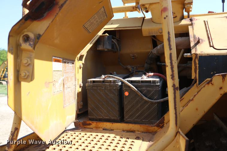 image for item DD8248 1999 Caterpillar 561M pipelayer