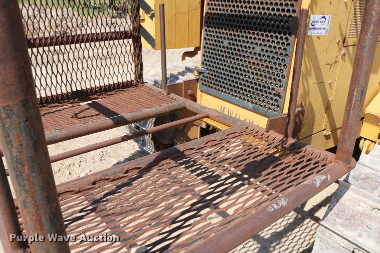 image for item DD8248 1999 Caterpillar 561M pipelayer