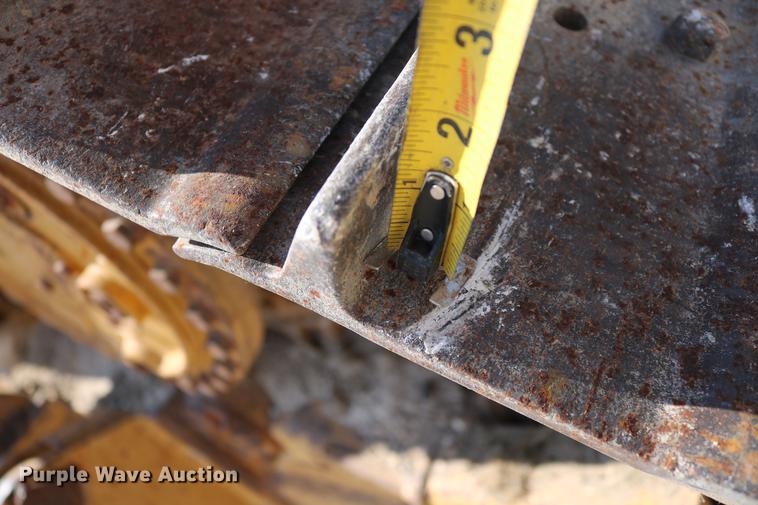 image for item DD8248 1999 Caterpillar 561M pipelayer