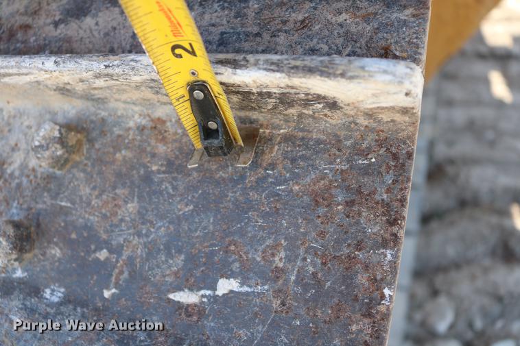 image for item DD8248 1999 Caterpillar 561M pipelayer