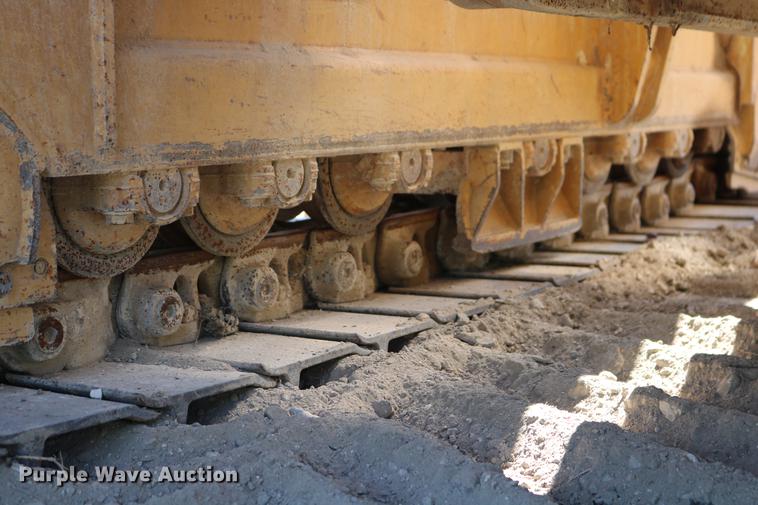 image for item DD8248 1999 Caterpillar 561M pipelayer