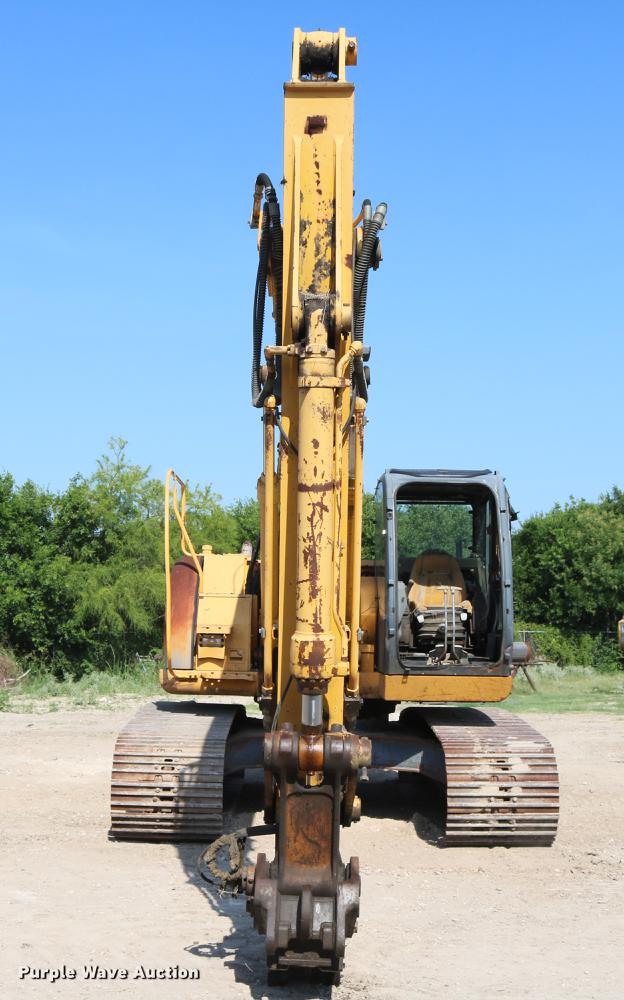 image for item DD8251 2006 John Deere 225C LC excavator