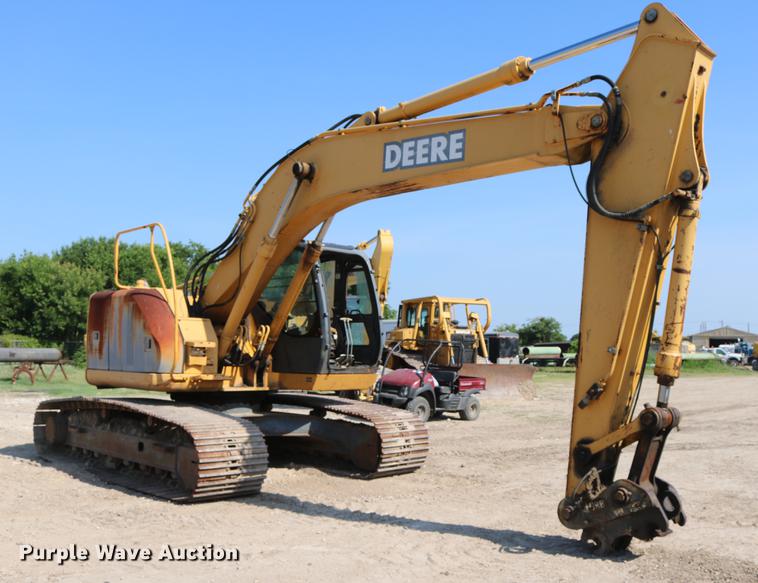 image for item DD8251 2006 John Deere 225C LC excavator