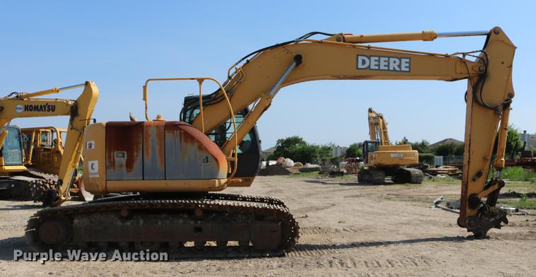 image for item DD8251 2006 John Deere 225C LC excavator