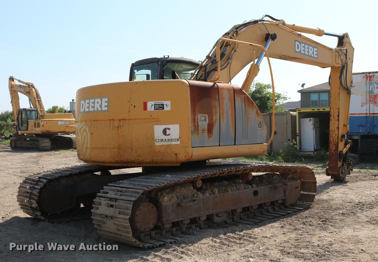 image for item DD8251 2006 John Deere 225C LC excavator