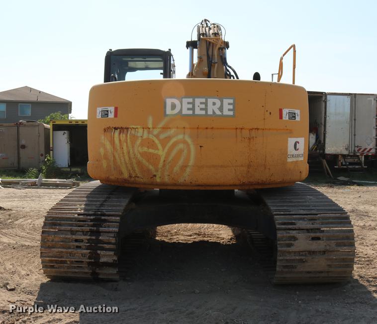 image for item DD8251 2006 John Deere 225C LC excavator