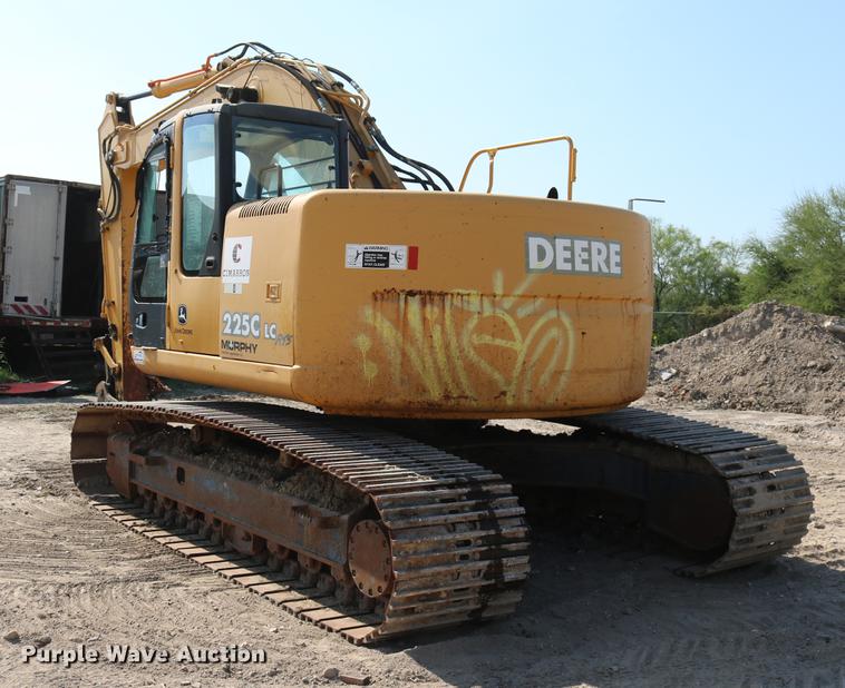image for item DD8251 2006 John Deere 225C LC excavator