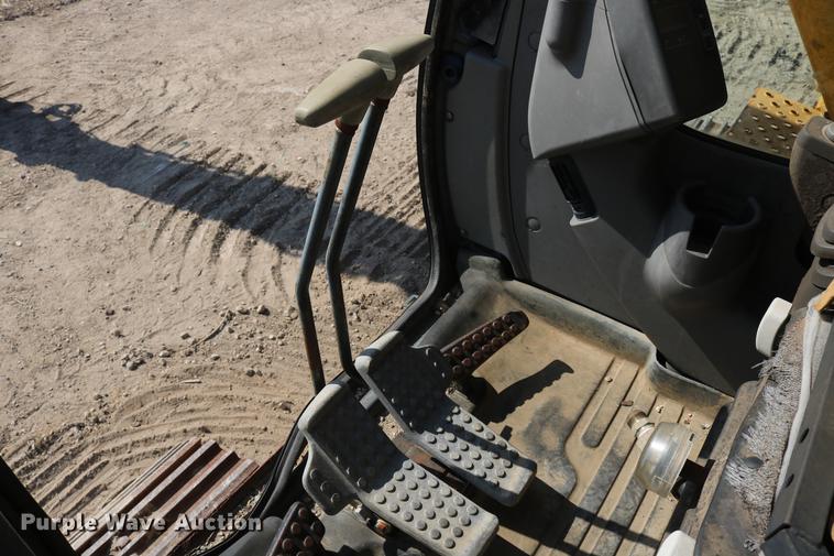 image for item DD8251 2006 John Deere 225C LC excavator