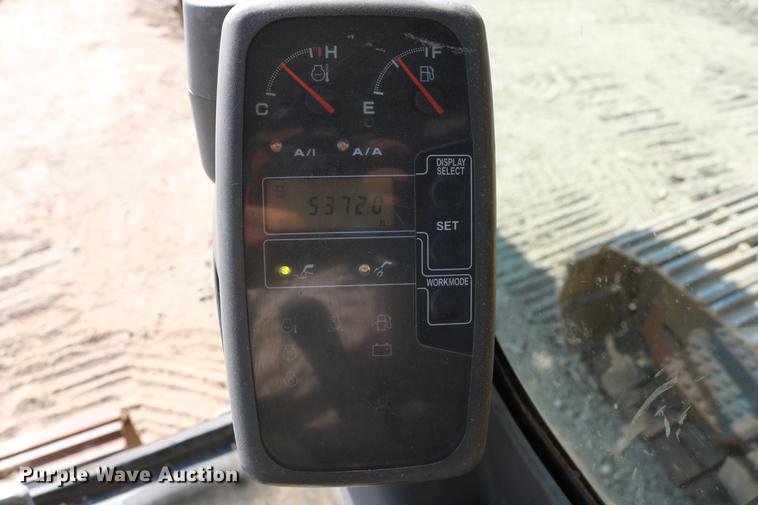 image for item DD8251 2006 John Deere 225C LC excavator