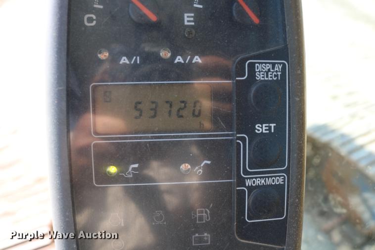 image for item DD8251 2006 John Deere 225C LC excavator