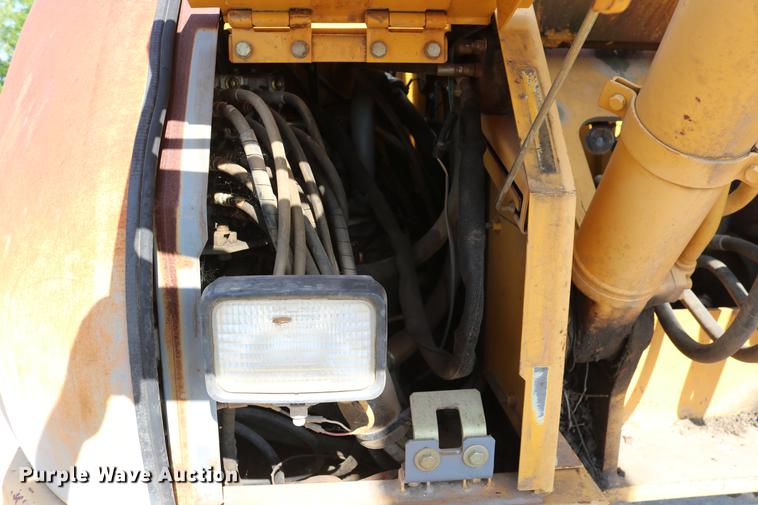 image for item DD8251 2006 John Deere 225C LC excavator