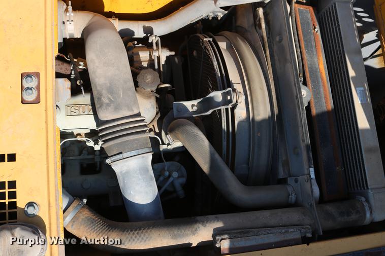 image for item DD8251 2006 John Deere 225C LC excavator