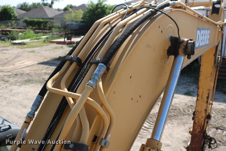 image for item DD8251 2006 John Deere 225C LC excavator