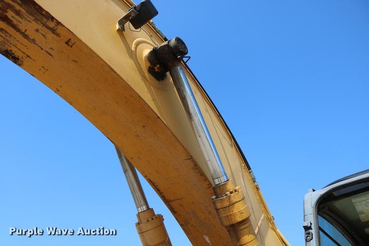 image for item DD8251 2006 John Deere 225C LC excavator