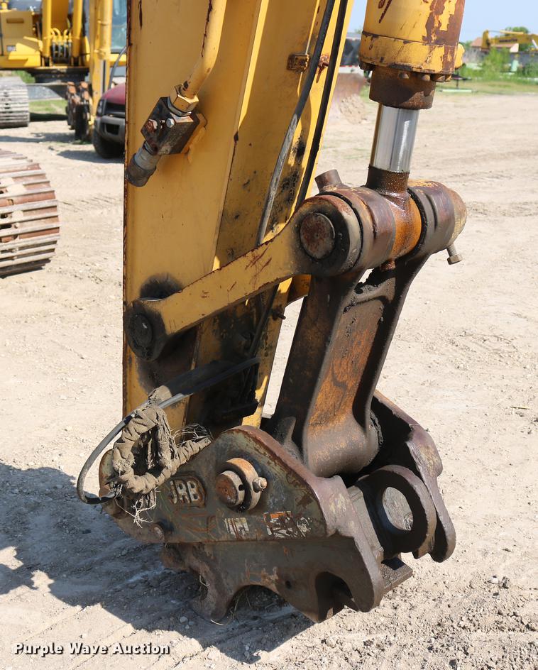 image for item DD8251 2006 John Deere 225C LC excavator
