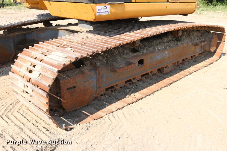 image for item DD8251 2006 John Deere 225C LC excavator