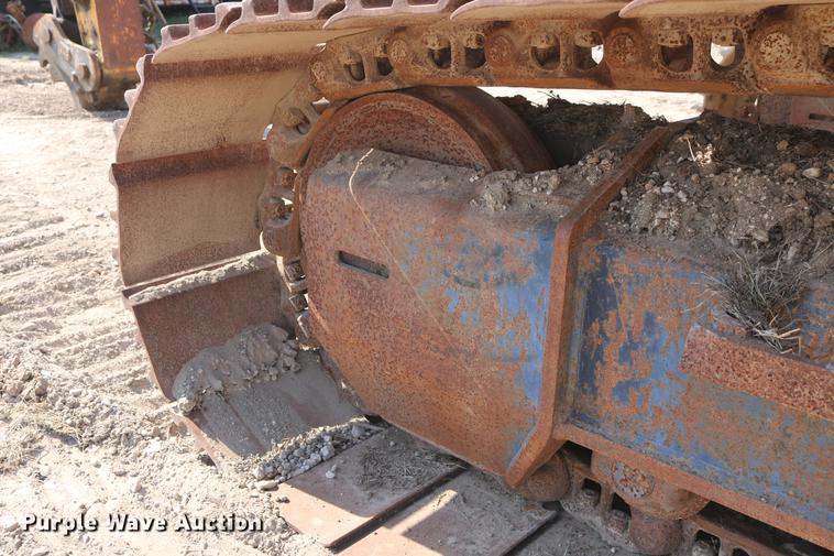 image for item DD8251 2006 John Deere 225C LC excavator