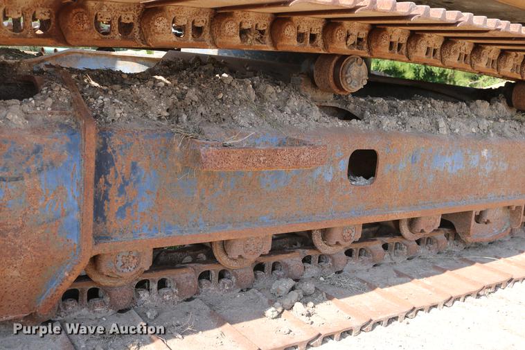 image for item DD8251 2006 John Deere 225C LC excavator