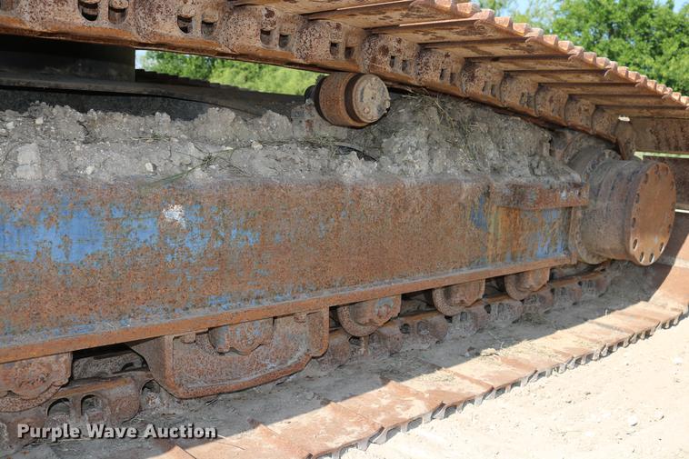 image for item DD8251 2006 John Deere 225C LC excavator