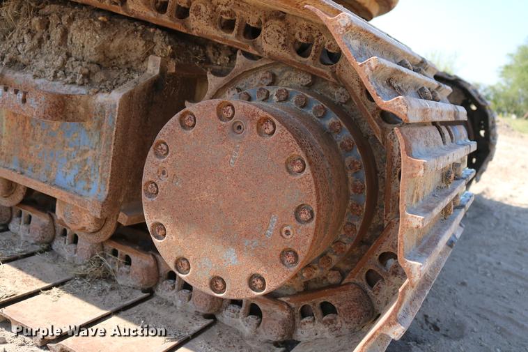 image for item DD8251 2006 John Deere 225C LC excavator