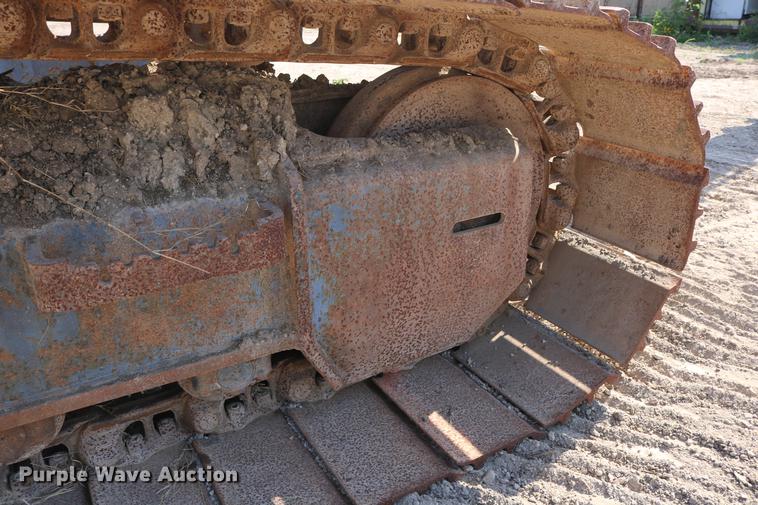 image for item DD8251 2006 John Deere 225C LC excavator