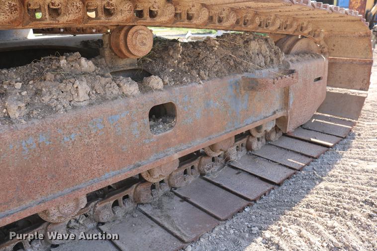 image for item DD8251 2006 John Deere 225C LC excavator