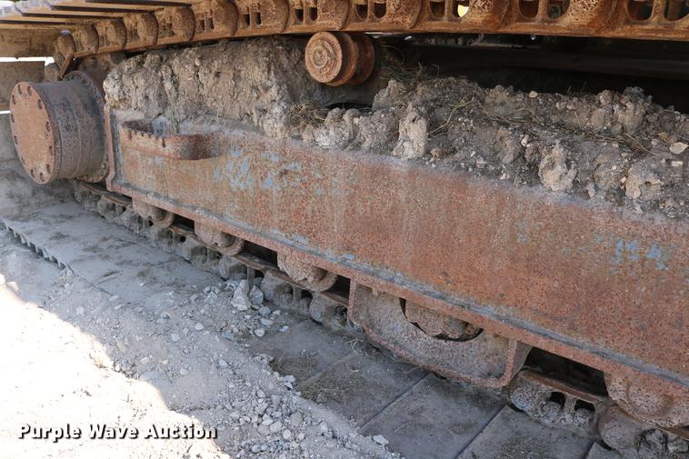 image for item DD8251 2006 John Deere 225C LC excavator