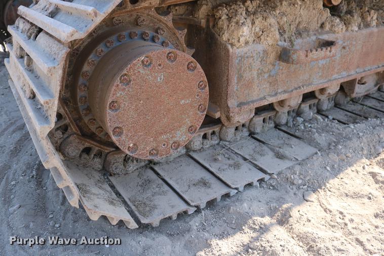 image for item DD8251 2006 John Deere 225C LC excavator