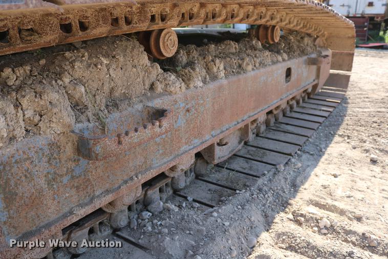 image for item DD8251 2006 John Deere 225C LC excavator