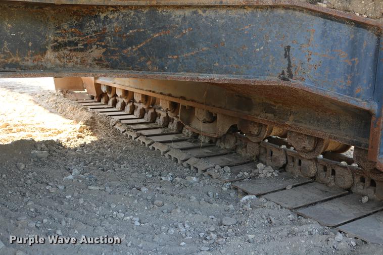 image for item DD8251 2006 John Deere 225C LC excavator