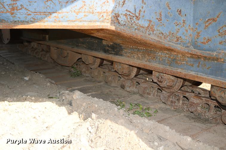 image for item DD8251 2006 John Deere 225C LC excavator