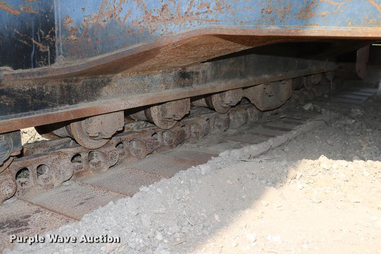 image for item DD8251 2006 John Deere 225C LC excavator