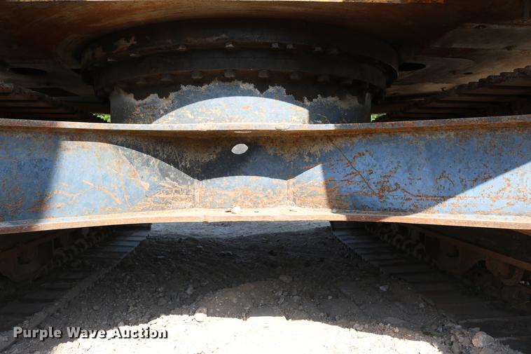 image for item DD8251 2006 John Deere 225C LC excavator