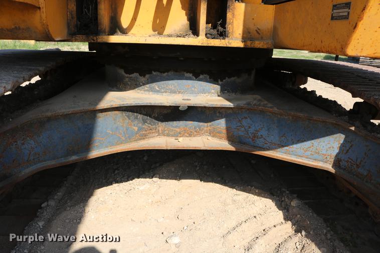 image for item DD8251 2006 John Deere 225C LC excavator