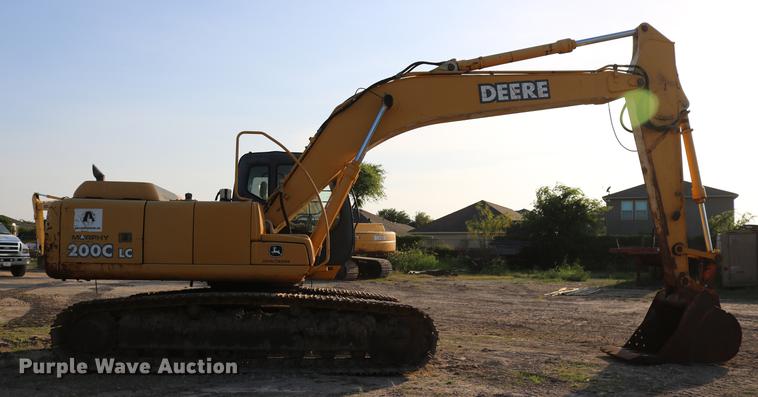 image for item DD8258 2004 John Deere 200C LC excavator