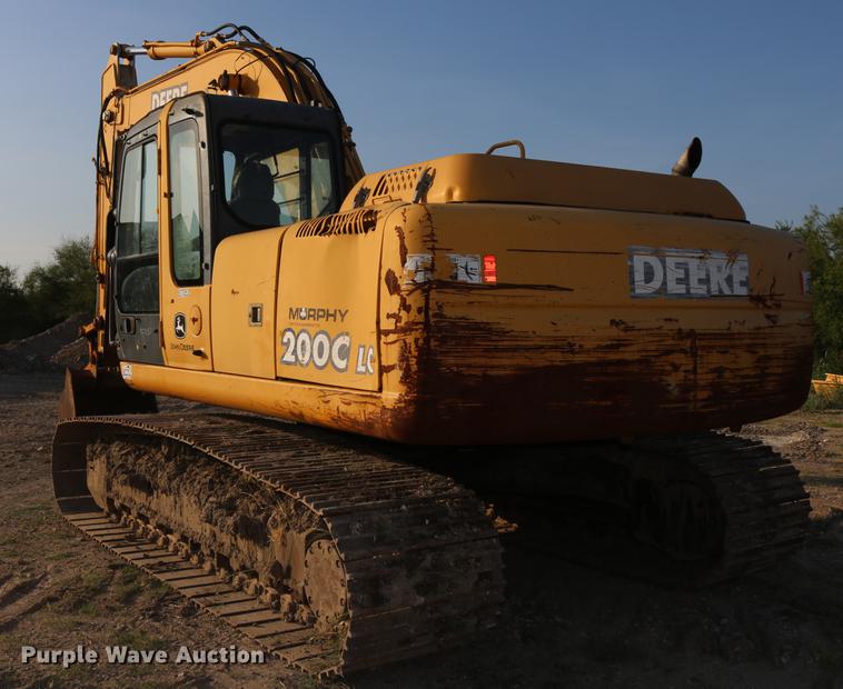 image for item DD8258 2004 John Deere 200C LC excavator