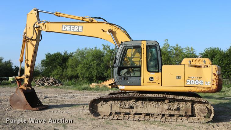 image for item DD8258 2004 John Deere 200C LC excavator