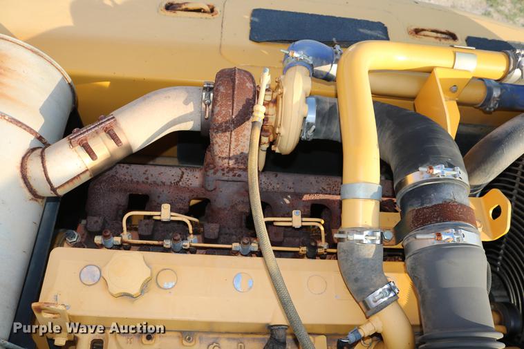 image for item DD8258 2004 John Deere 200C LC excavator