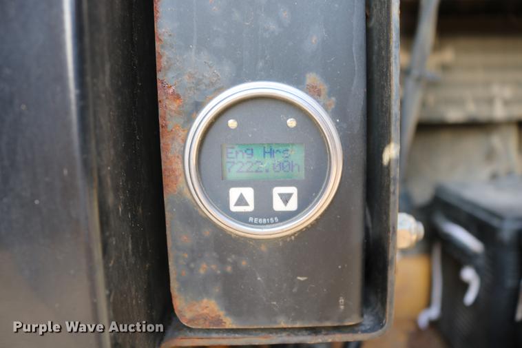 image for item DD8258 2004 John Deere 200C LC excavator