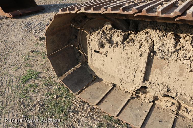 image for item DD8258 2004 John Deere 200C LC excavator