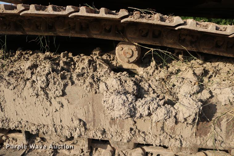 image for item DD8258 2004 John Deere 200C LC excavator