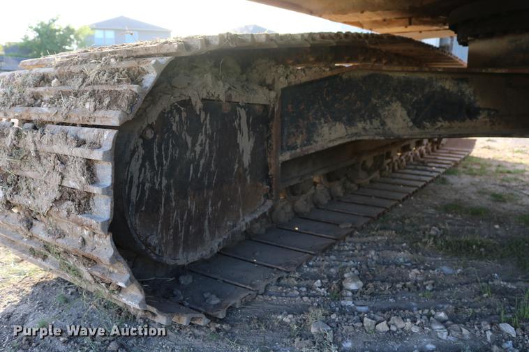 image for item DD8258 2004 John Deere 200C LC excavator