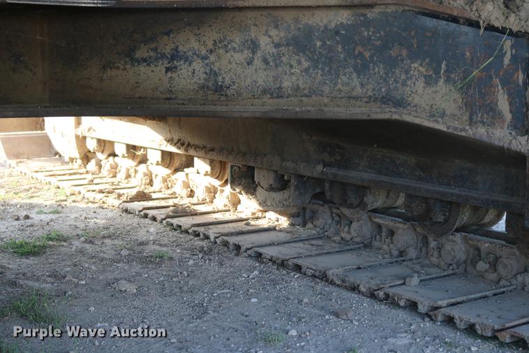 image for item DD8258 2004 John Deere 200C LC excavator