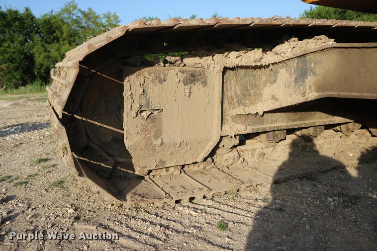 image for item DD8258 2004 John Deere 200C LC excavator