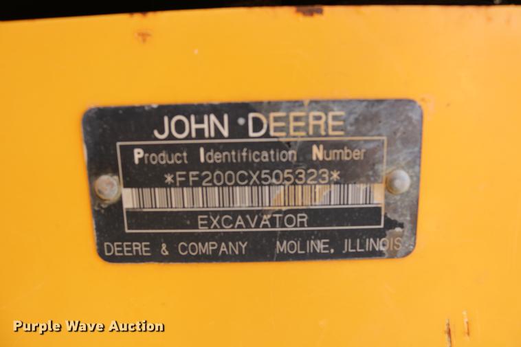 image for item DD8258 2004 John Deere 200C LC excavator