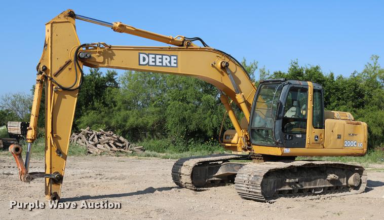 image for item DD8259 2004 John Deere 200C LC excavator
