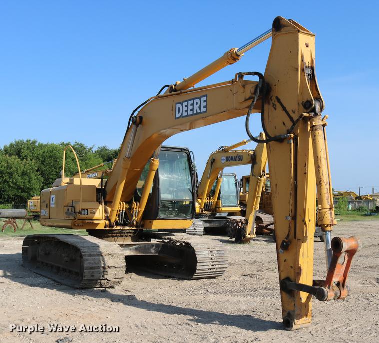 image for item DD8259 2004 John Deere 200C LC excavator