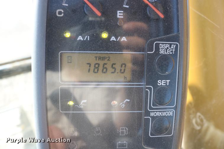 image for item DD8259 2004 John Deere 200C LC excavator